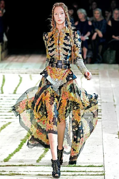 Look 8